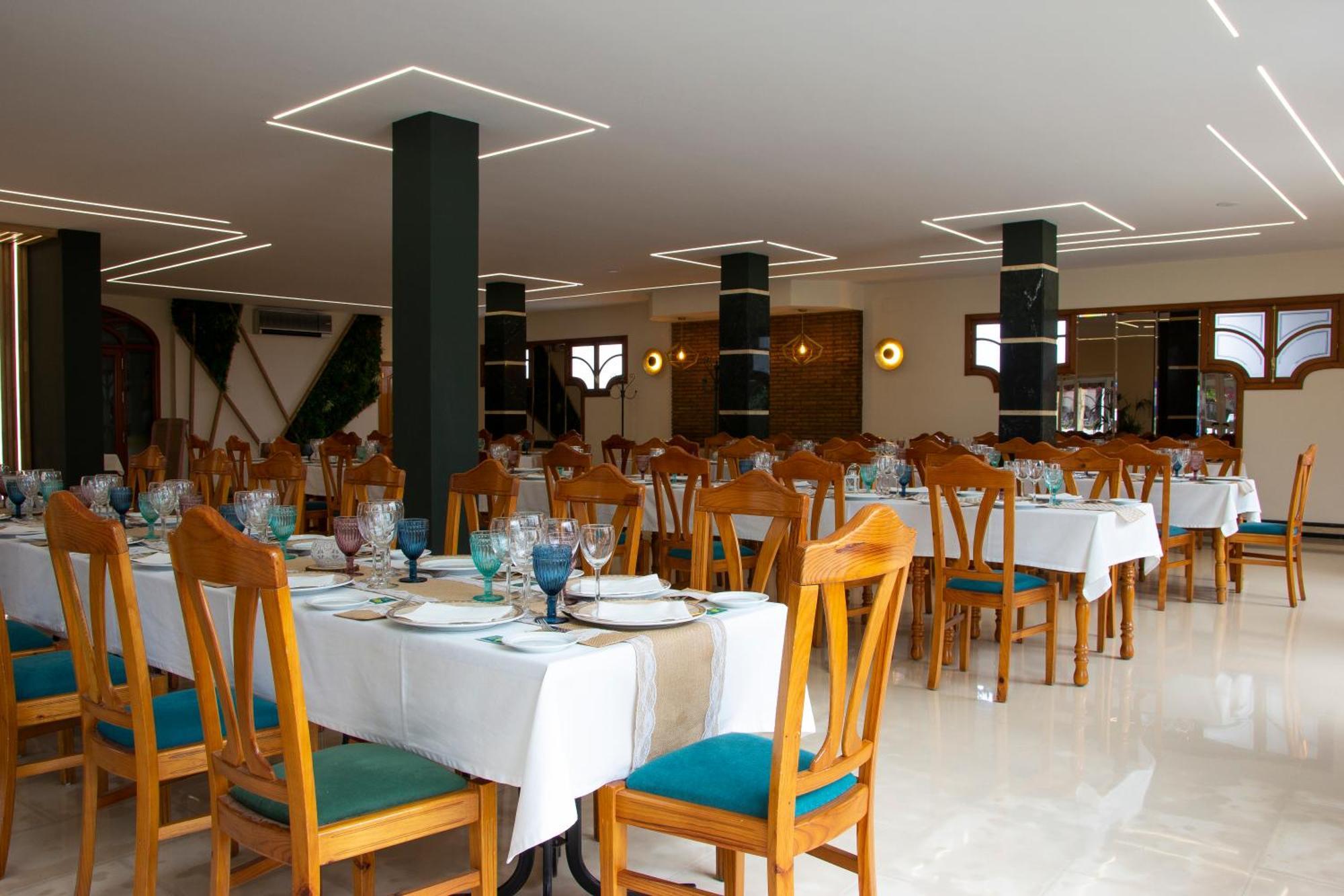 Hostal Restaurante El Cary Montemayor Extérieur photo
