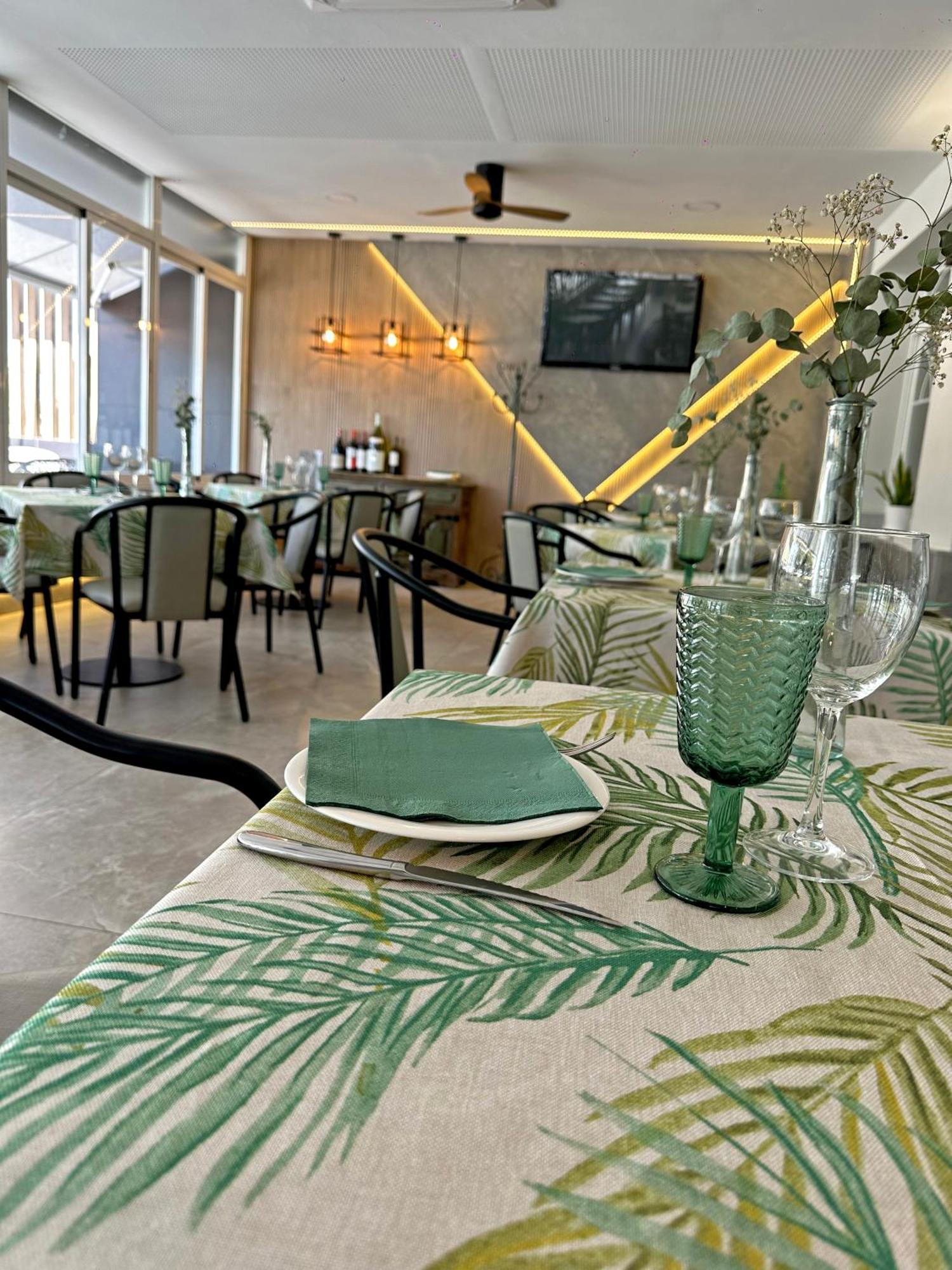 Hostal Restaurante El Cary Montemayor Extérieur photo