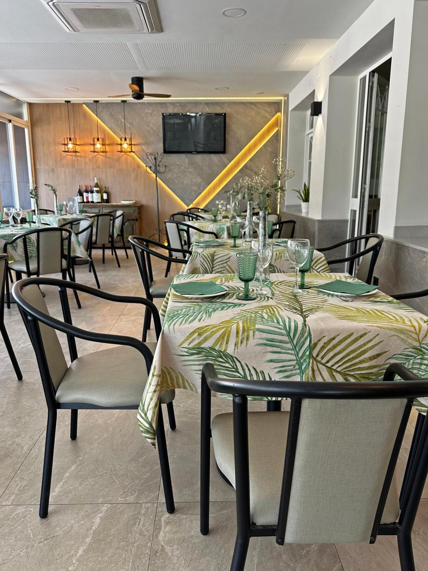 Hostal Restaurante El Cary Montemayor Extérieur photo